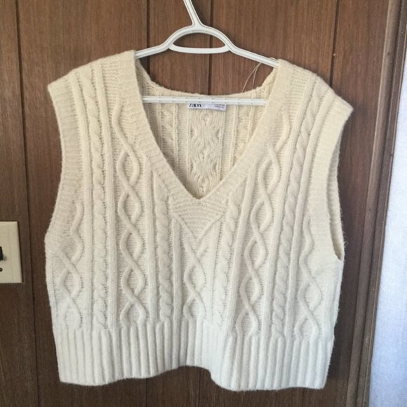 Zara Sweaters - Zara Cable knit cropped vest v- neck